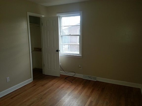 3rd image of 1031 E Lake Dr