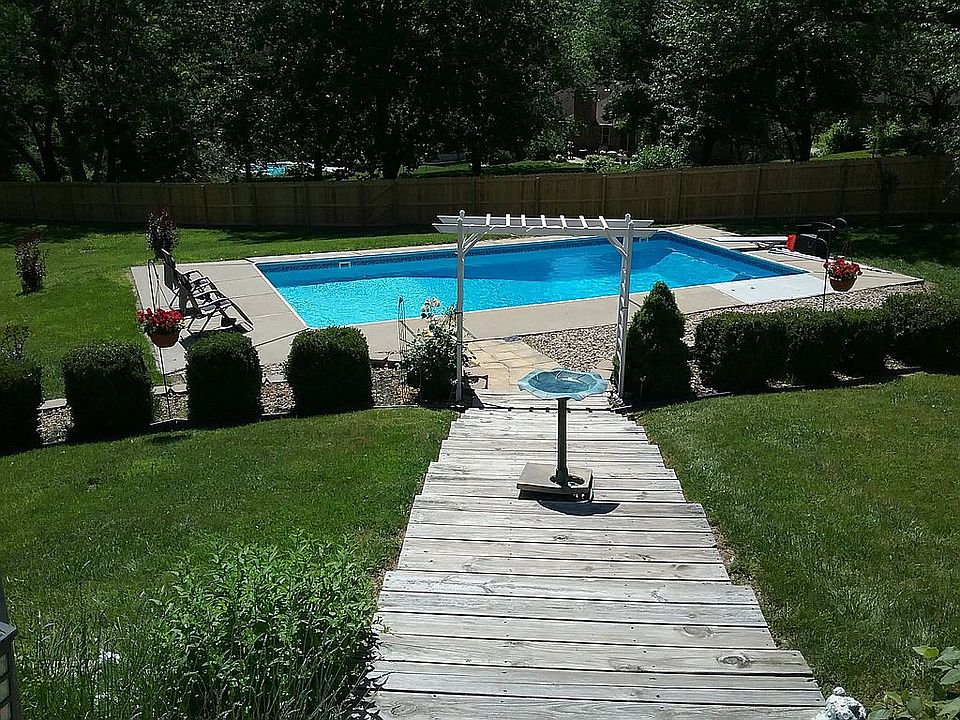1st image of 42 Eastwood Dr