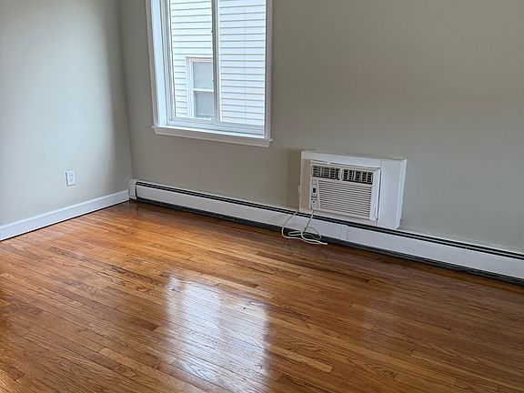 2nd image of 3147 Warren Rd APT 4