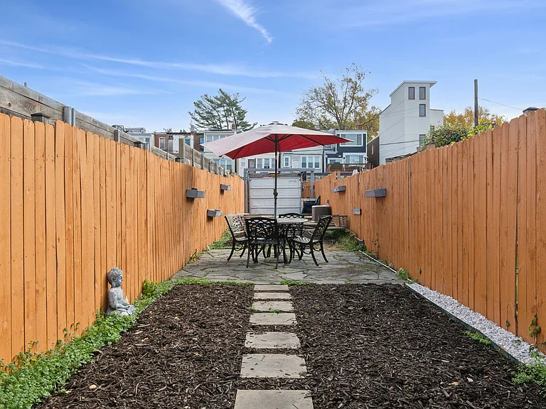 2241 Prout St SE — Photo 17