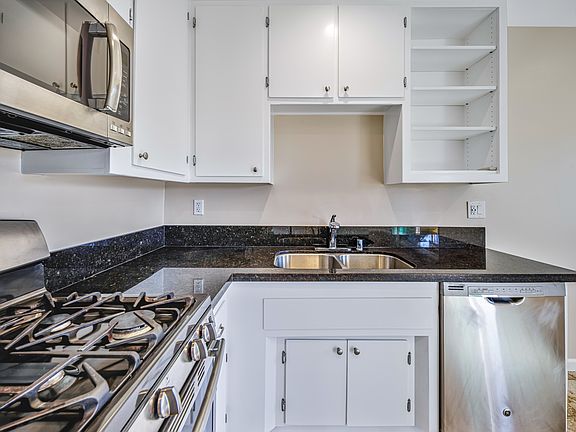 2nd image of 580 N Los Robles Ave APT 10