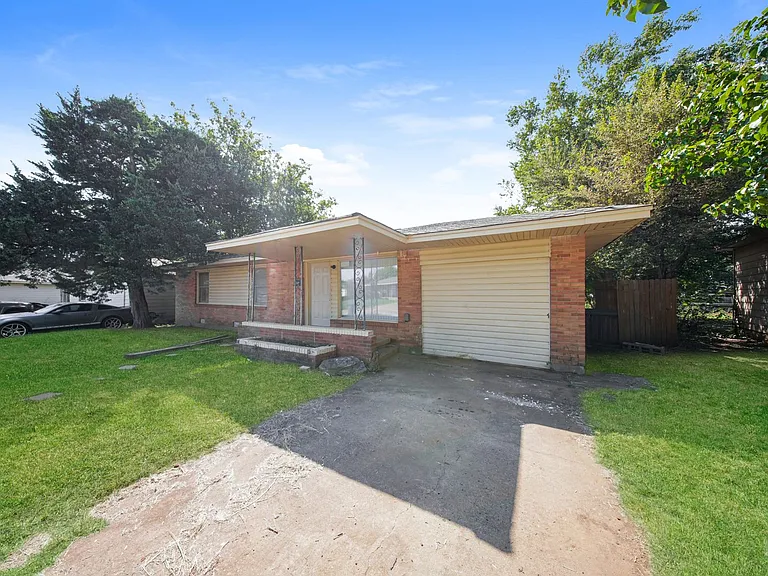 2610 NW Lindy Ave — Photo 3