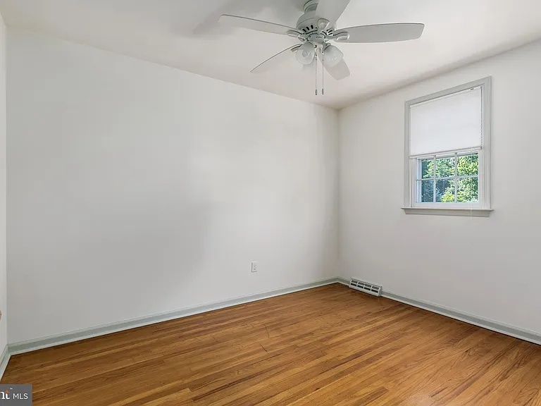 139 E 3rd St — Photo 12