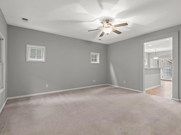5th image of 148 Towne Center Dr