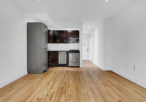 4th image of 336 E 81st St APT 1F