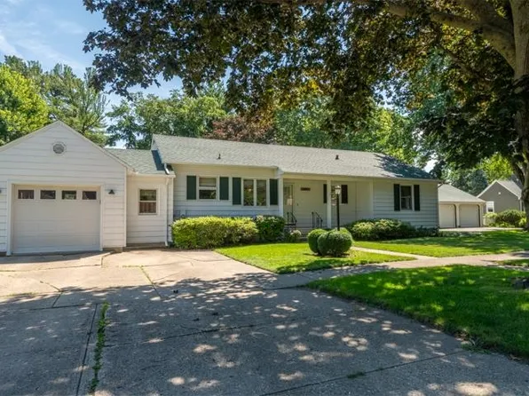 513 N 6th St, Oregon, IL 61061