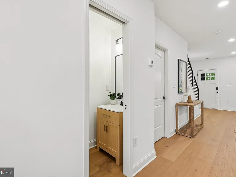 1529 Isherwood St NE — Photo 12