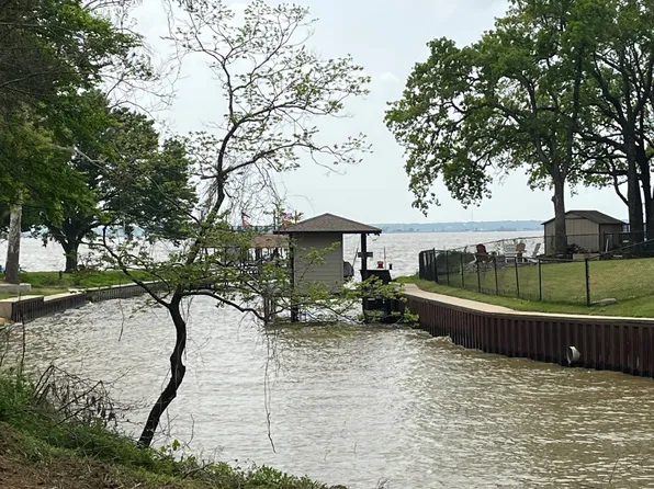 253 Starboard Dr, Mabank, TX 75156