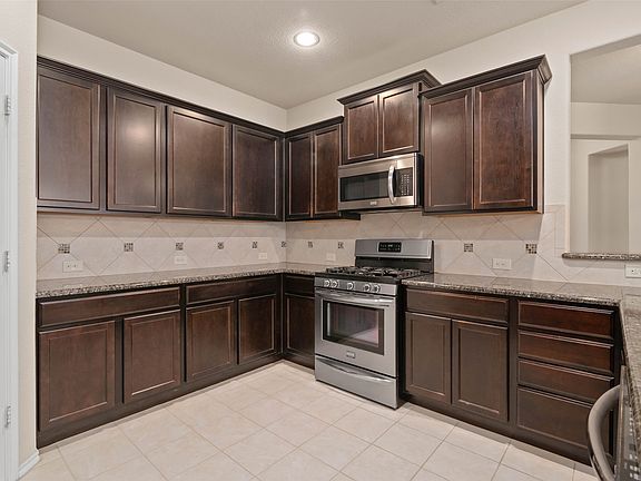 3rd image of 9813 Cottontail Ln