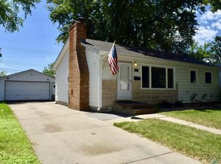 809 E Pam Rd, Sioux Falls, SD 57105