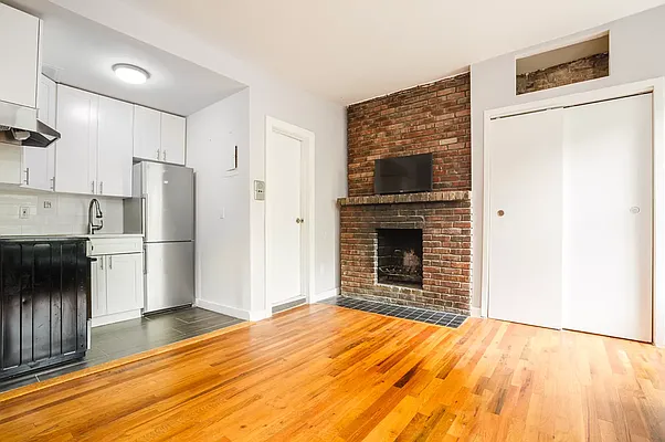 Rented by MNS | media 9