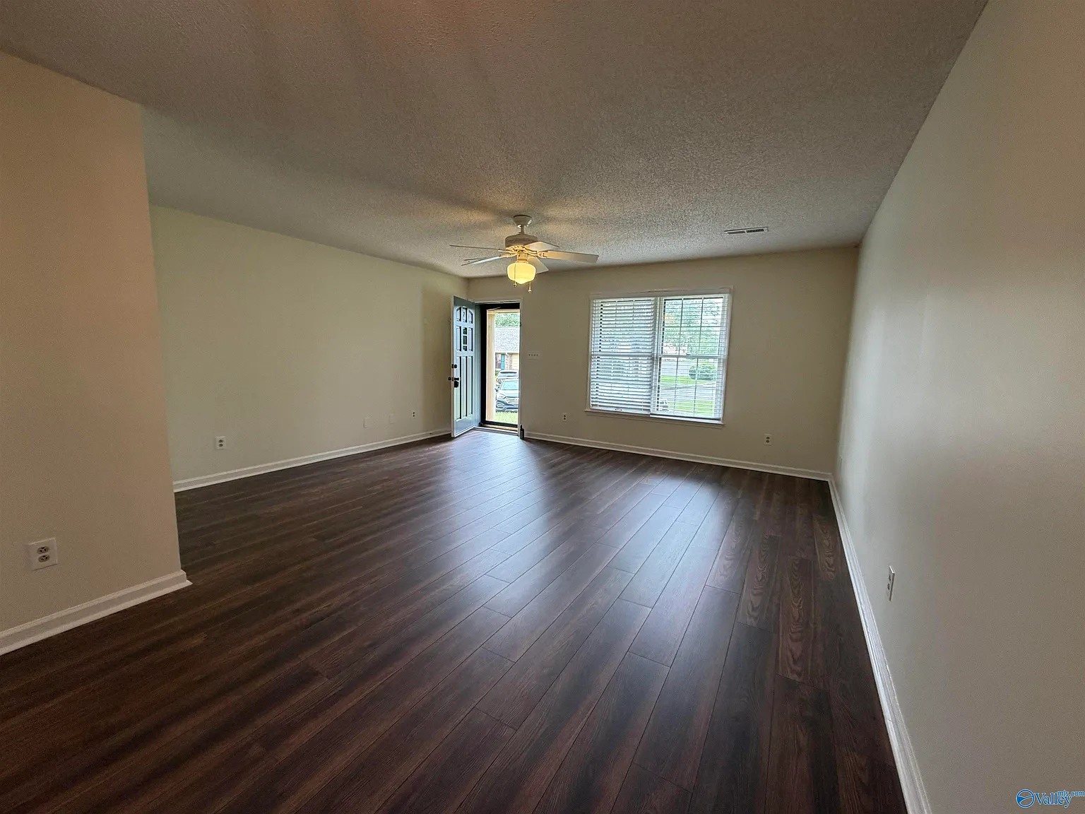 2 bed, 2.0 bath, 1024 sqft, $1,420 — Photo 2