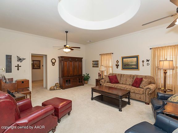 3rd image of 909 Rosenda Ln