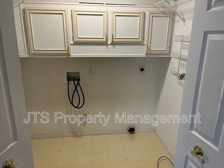 6830 Mellodora Dr — Photo 9