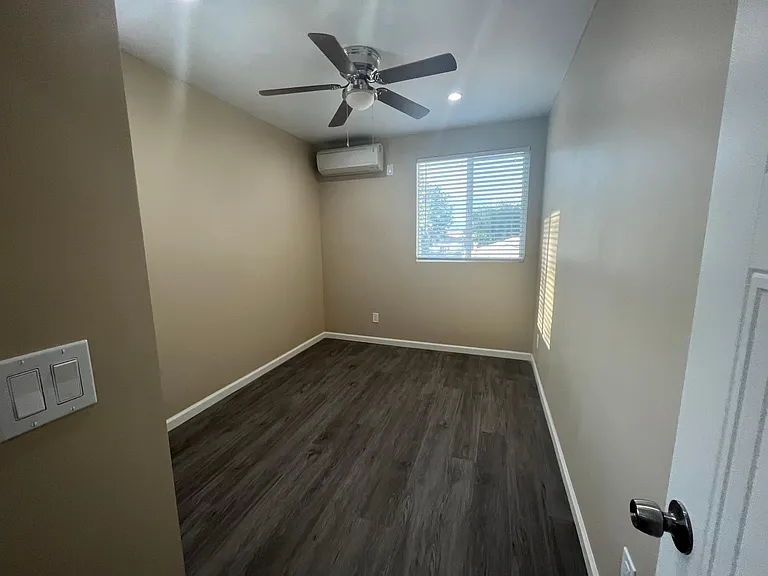 13816 Cohasset St — Photo 14