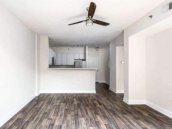 4th image of 1315 East Blvd Unit 318