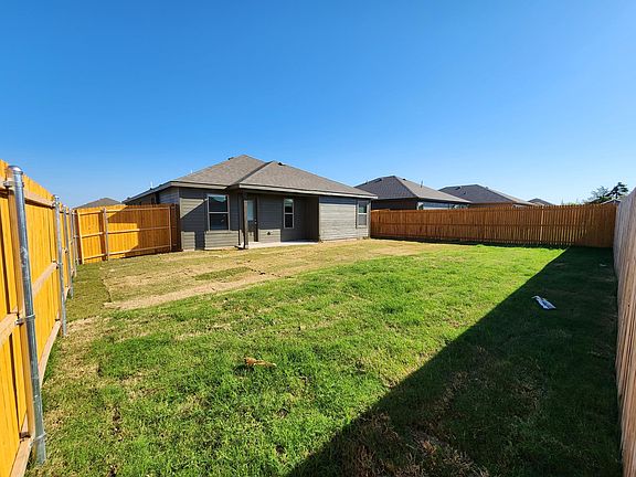 3rd image of 1405 Waverley Dr