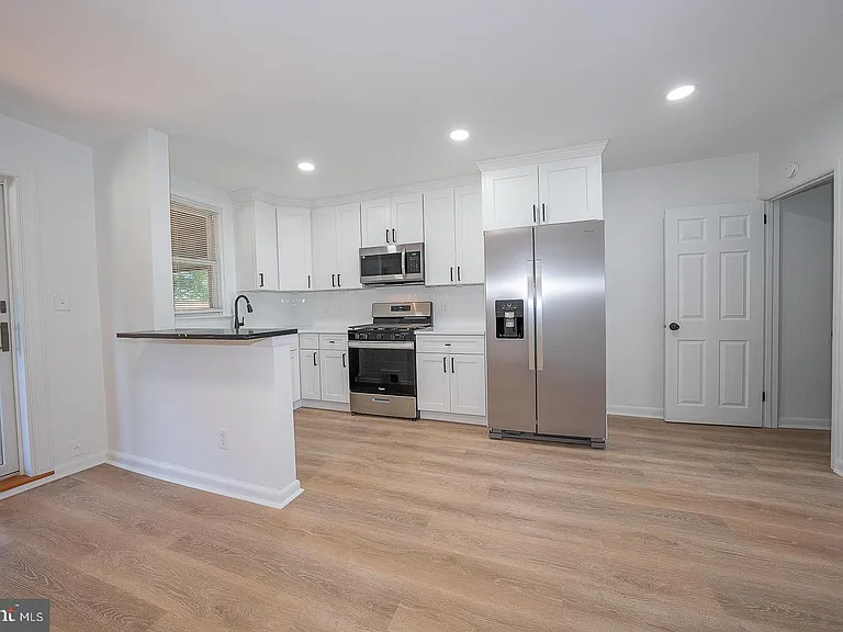 8602 Rugby St — Photo 6