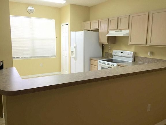 3rd image of 292 Marion Pl