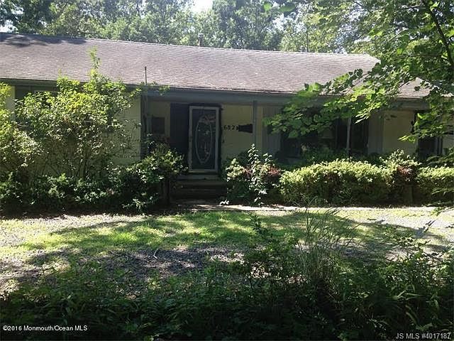 1st image of 682 Vaughn Ave