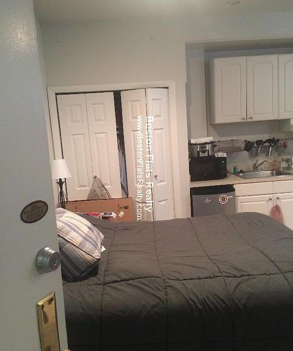 2nd image of 174 Saint Botolph St APT 2C