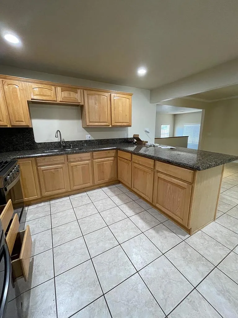 3 bed, 2.5 bath, 1834 sqft, $3,800 — Photo 4