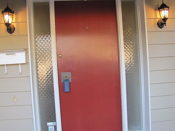 4th image of 627 Hubbard Ave