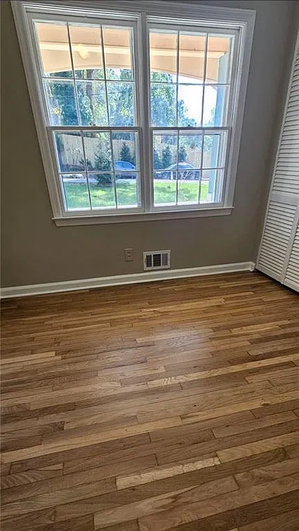 3 bed, 2.0 bath, 1392 sqft, $2,100 — Photo 3