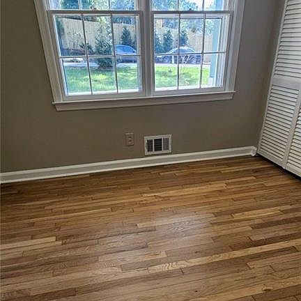 3rd image of 6381 Piney Cir SW