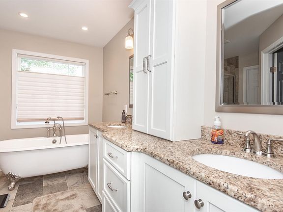 3rd image of 4377 Longford Dr