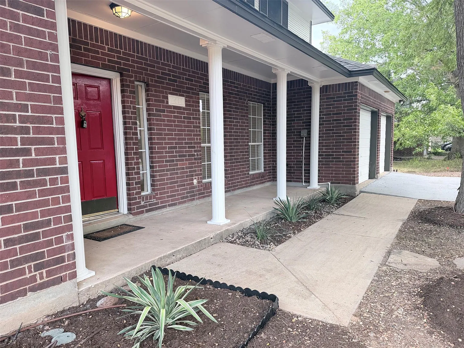 4 bed, 2.5 bath, 2356 sqft, $2,295 — Photo 3