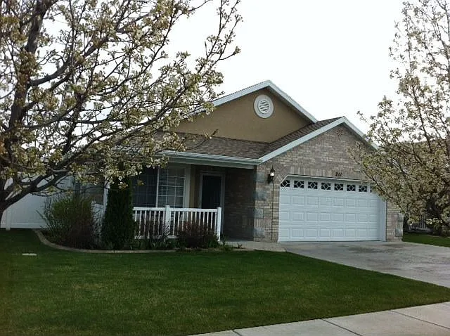 2105 32nd Pl SE photo 1