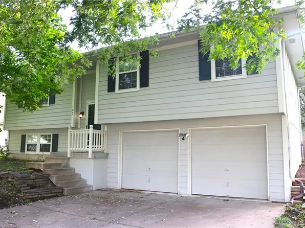 703 16th Ave S, Greenwood, MO 64034