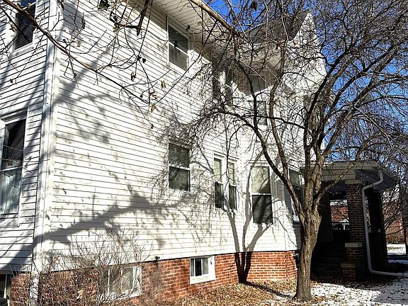 5th image of 1108 N Prairie St