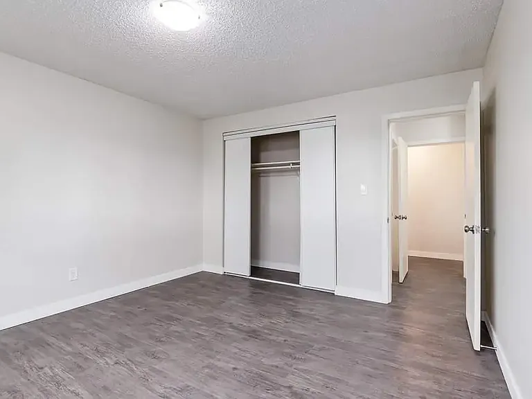 1411 Ashgrove Rd S — Photo 15