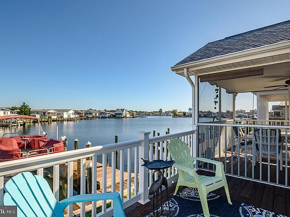 2nd image of 216 Beachcomber Ln