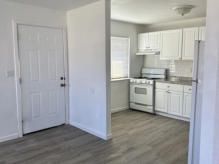 1722 Linda Ave E — Photo 3