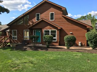 8 Lillian Ln, Troy, NY 12180