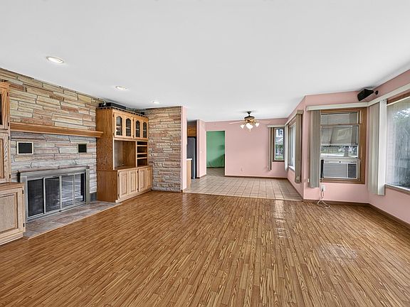 5th image of 302 S Franklin St