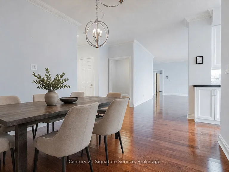 250 Wellington St W #Penthouse 36 — Photo 8