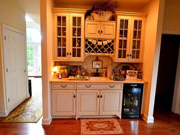 5th image of 28 Kings Creek Cir