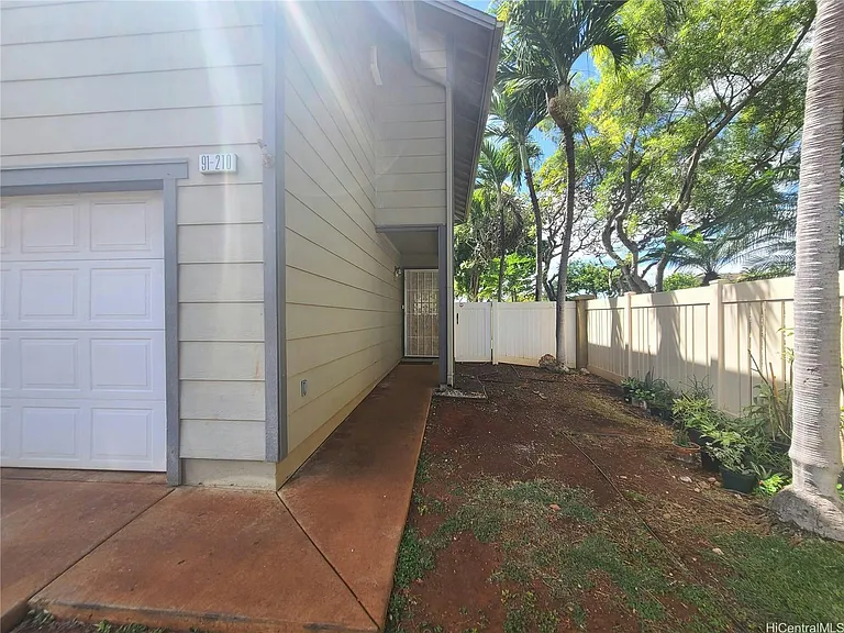 91-210 Mikiala Pl — Photo 28