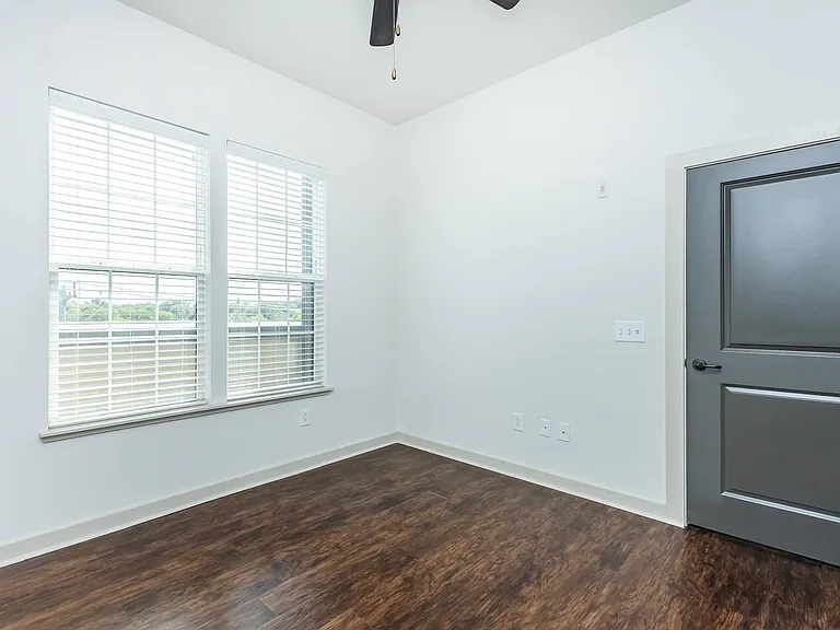 1810 Belcourt — Photo 36