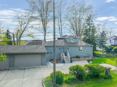 9417 Cedar Island Rd, White Lake, MI, 48386