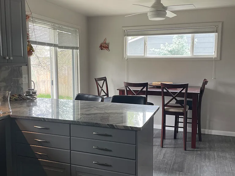 Kitchen second angle.