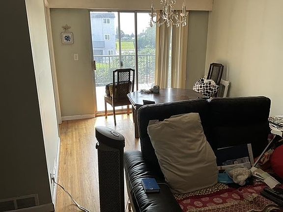 4th image of 8280 Rosebank Cres