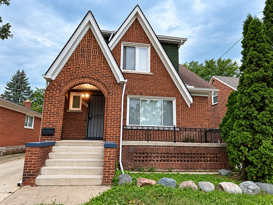 2 Bedroom Lower Unit