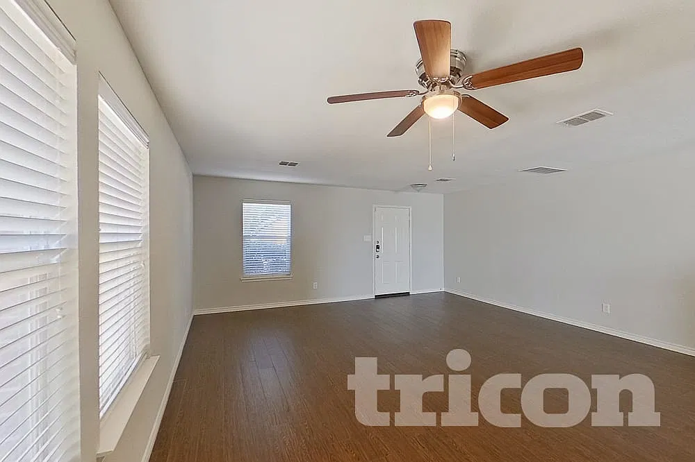 10037 Cougar Trail Fort Worth TX — Photo 3
