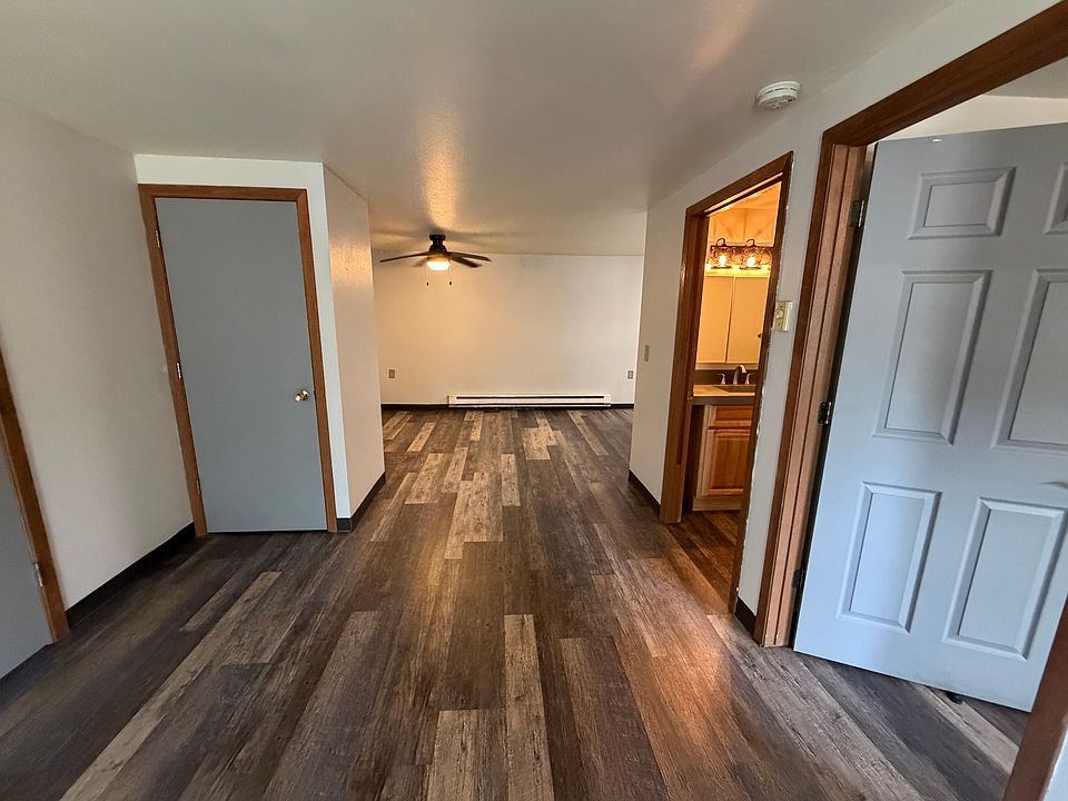 1st image of 930 Iowa Ave #8