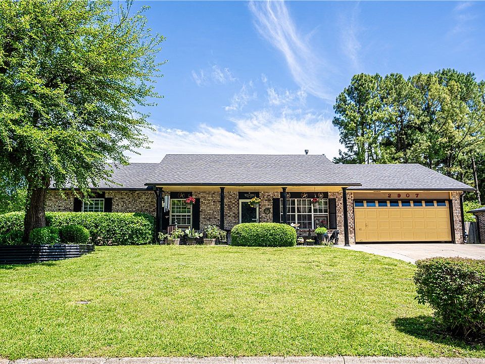 1st image of 2907 W Parkwood Dr